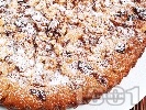Рецепта Вкусен гръцки кекс / сладкиш с кисело мляко, локум, орехи, ванилия и пудра захар